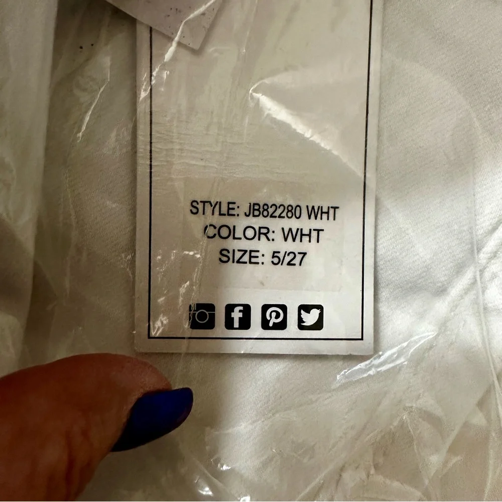 Judy Blue Crisp White Jeans - Picture 5 of 5
